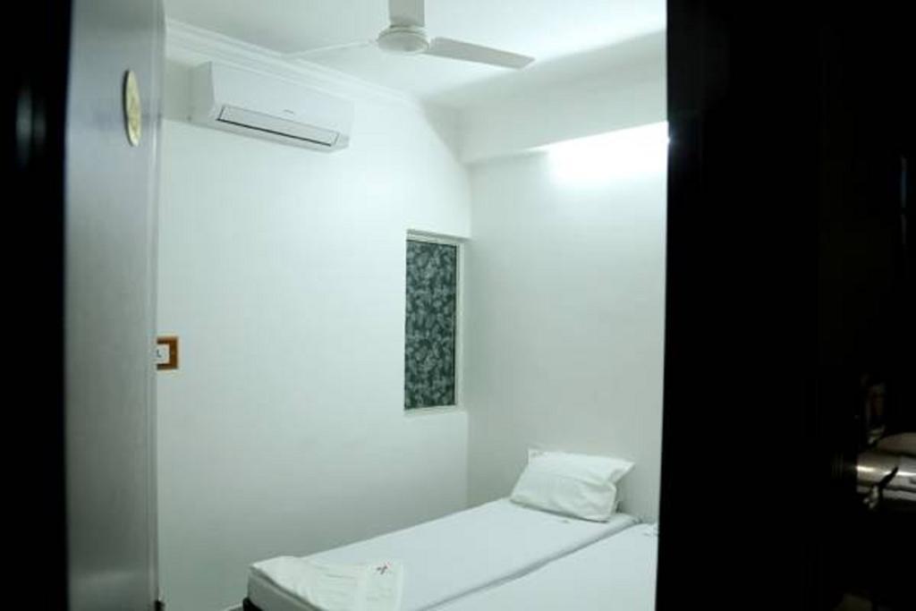 Mary Meridien Lodge Coimbatore Room photo